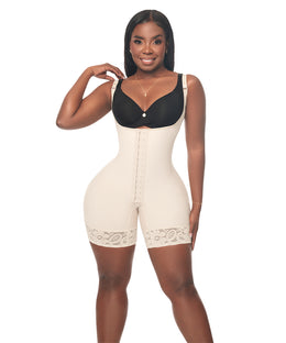 Faja postoperatoria con broches frontales:  Ajuste progresivo y soporte ( REF. C-002- C-102 )